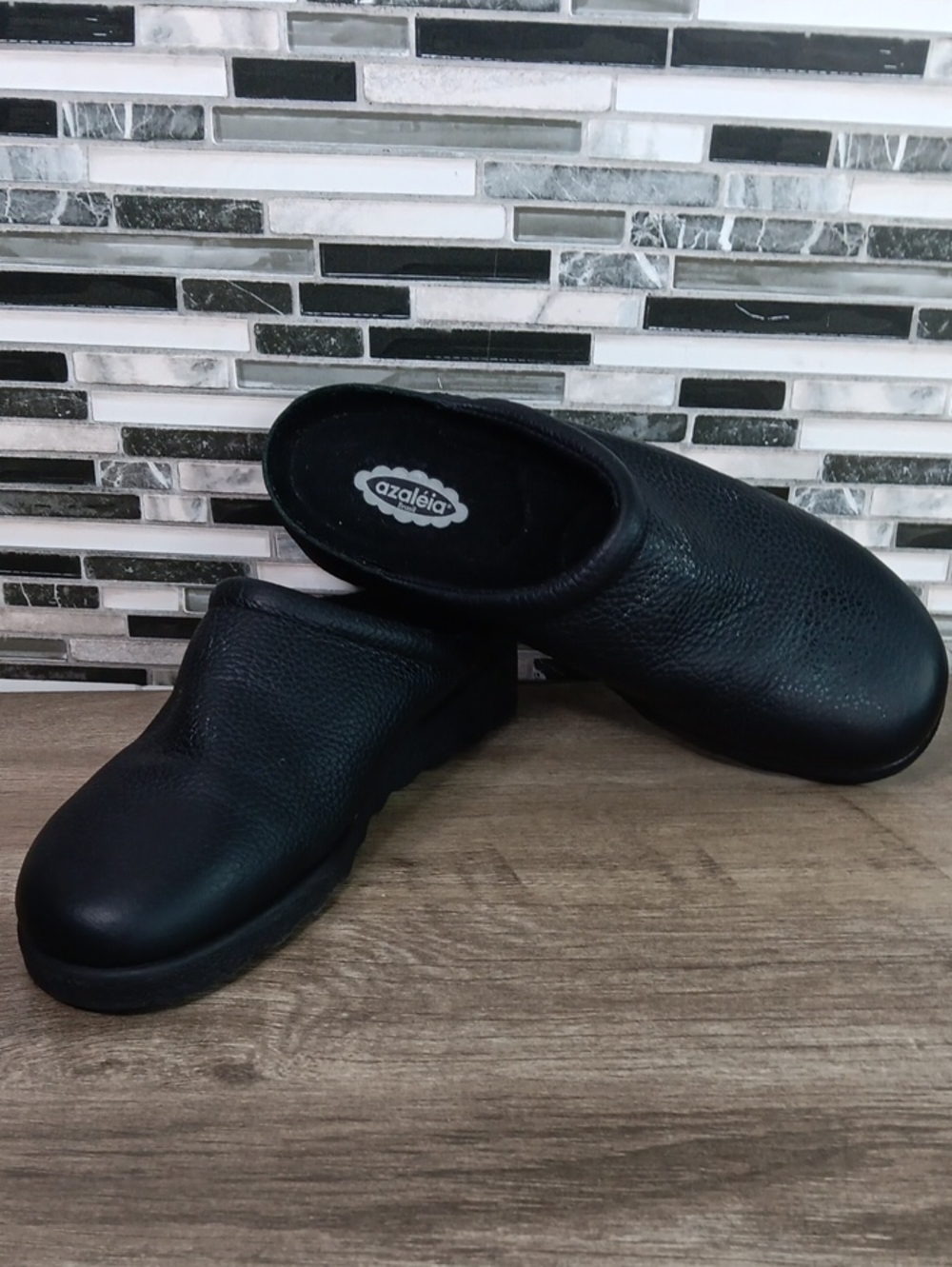 Azaleia Black Pebbled Leather Slip On Clog 8M Casual Comfort Work Shoe No Slip